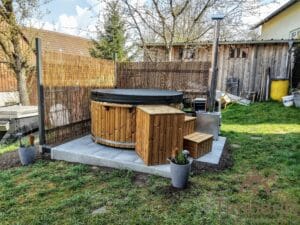 Wood fired hot tub with jets – timberin rojal (1)