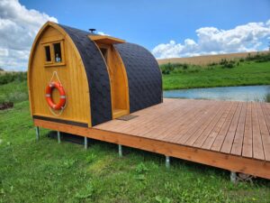 Entrée par le côté + poêle sur le côté + bancs en u (1)