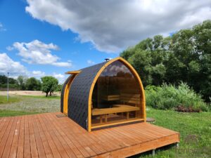 Entrée par le côté + poêle sur le côté + bancs en u (7)