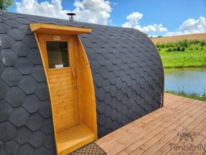 Entrée par le côté + poêle sur le côté + bancs en u (9)