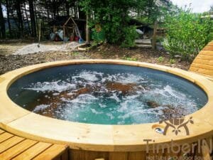 Outdoor wooden hot tub 4